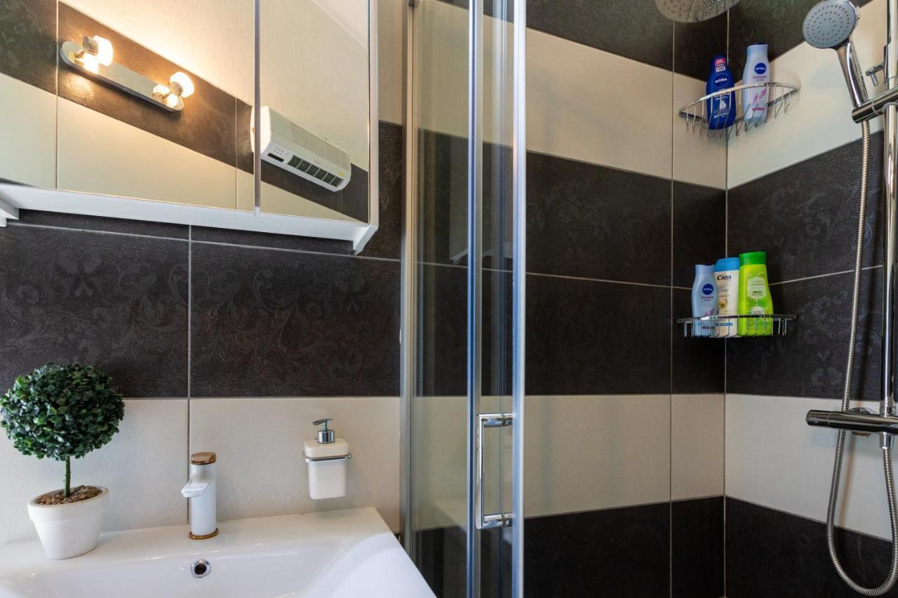 Apartment By The Way Hot Tub And Free Parking Дубровник Екстериор снимка